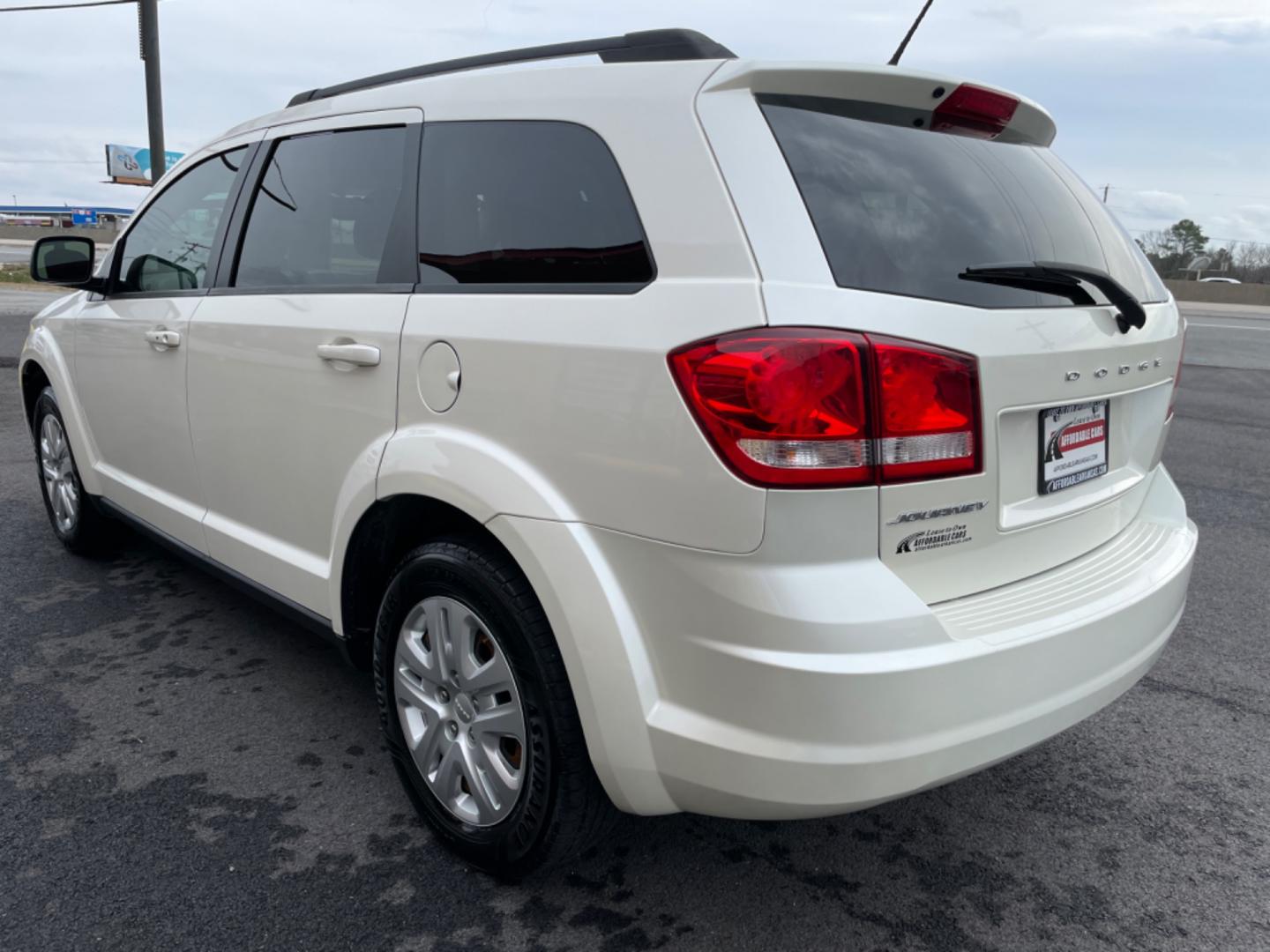 2015 White Dodge Journey (3C4PDCAB5FT) with an 4-Cyl, 2.4 Liter engine, Automatic, 4-Spd w/AutoStick transmission, located at 8008 Warden Rd, Sherwood, AR, 72120, (501) 801-6100, 34.830078, -92.186684 - Photo#5